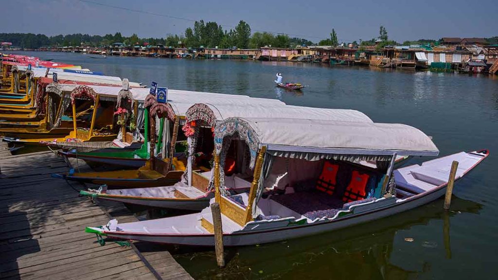 Reviving Kashmir Tourism: Significant Discounts Offered to Lure Back Visitors