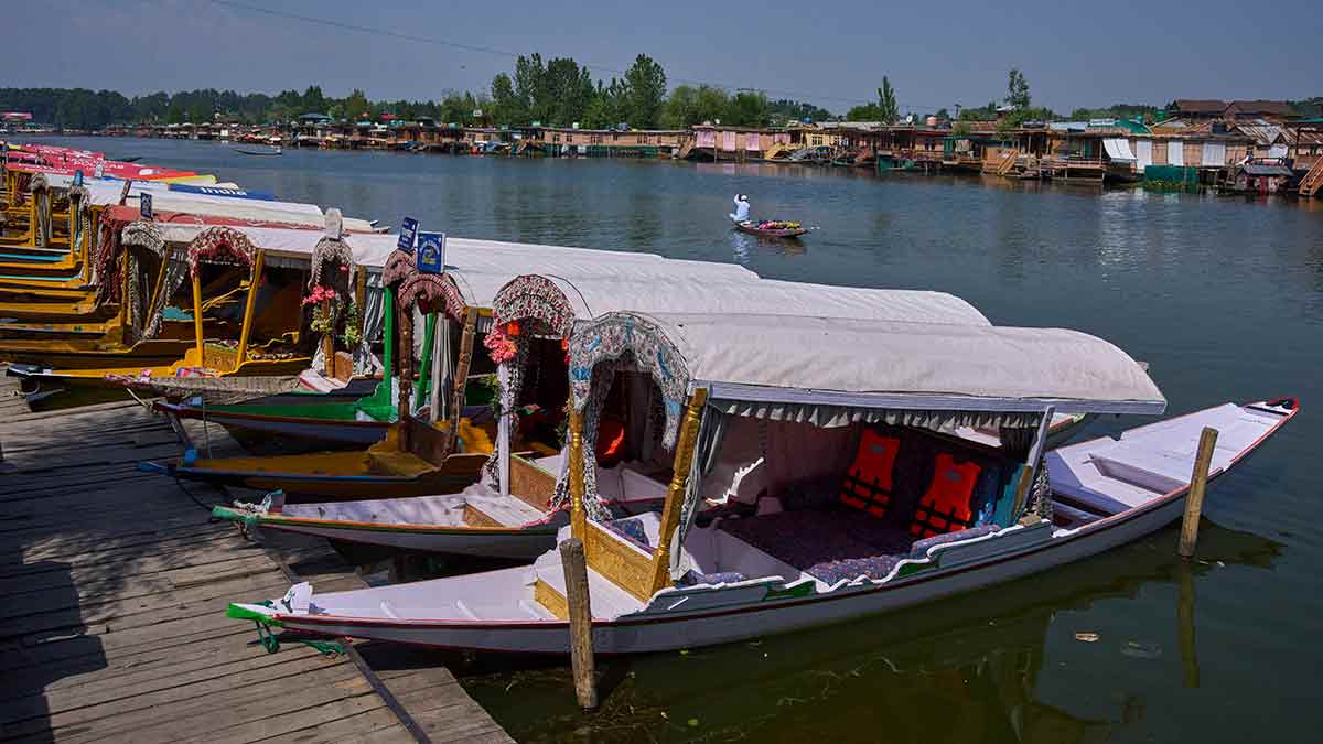 Reviving Kashmir Tourism: Significant Discounts Offered to Lure Back Visitors