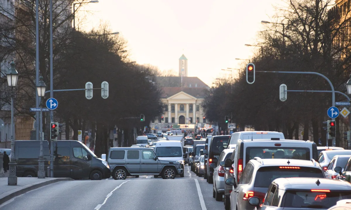 Smart Strategies to Navigate Memorial Day Traffic and Enjoy Your Journey