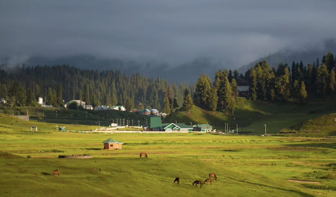 Kashmir’s Stunning Tourist Attractions Resume Operations