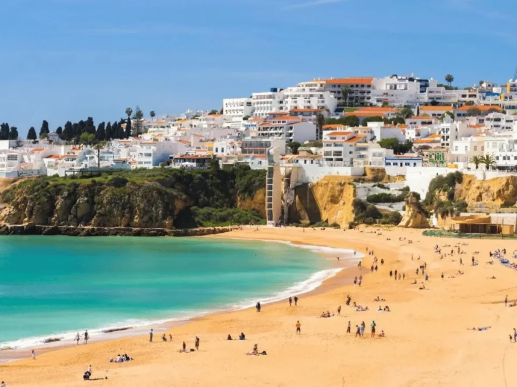 Discovering Algarve: Unforgettable Stays and Culinary Wonders Await