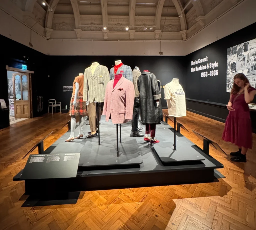 Exploring the Cool Vibe of Mod Fashion: A Look at the 1960s