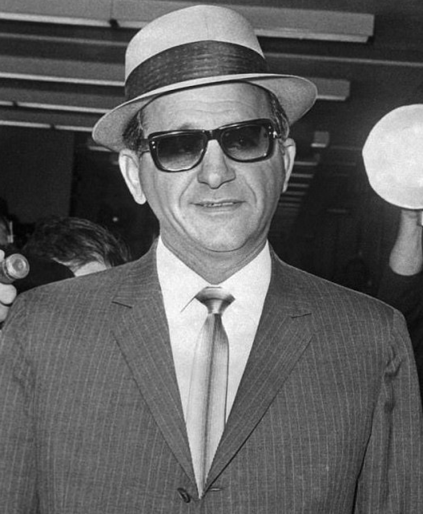 The Mysterious Final Days of Chicago Mobster Sam Giancana