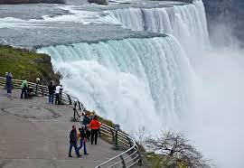 Declining Visits to Niagara Falls: A Look at Changing Tourism Trends