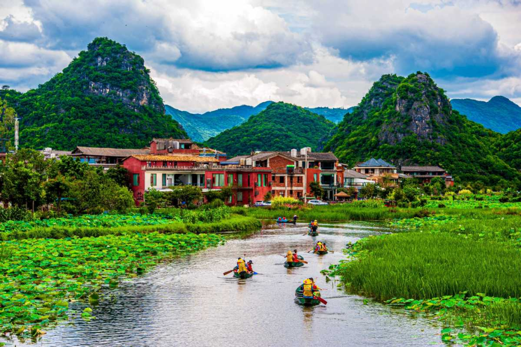 Young Travelers Innovating Summer Tourism Trends