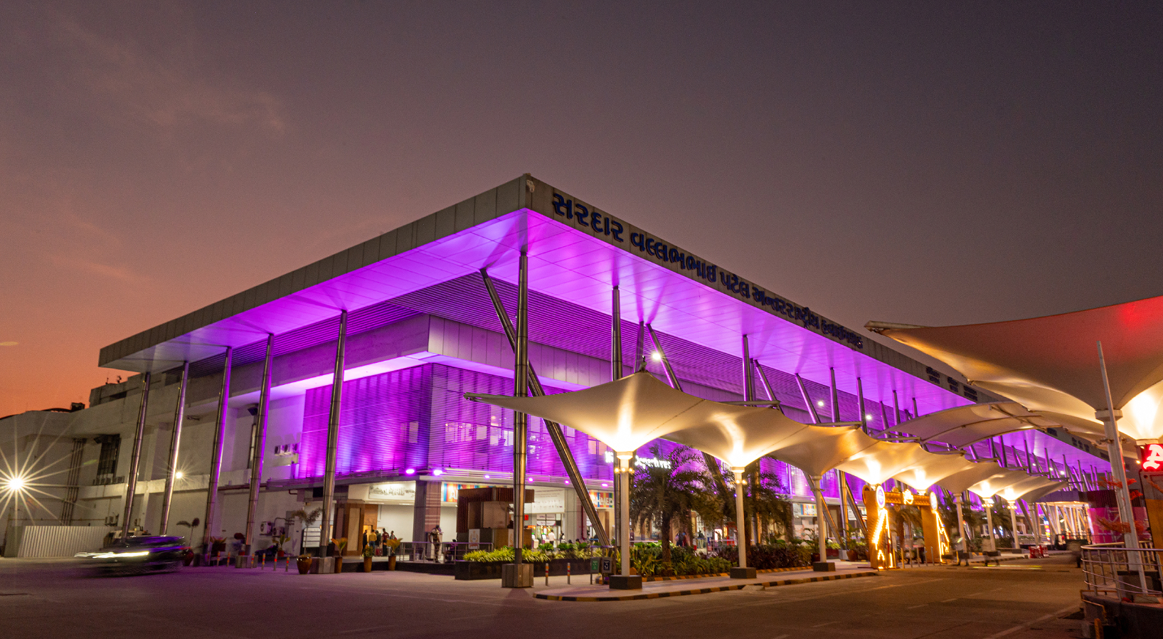 Enhancing Passenger Experience at Airports with Digital Innovations