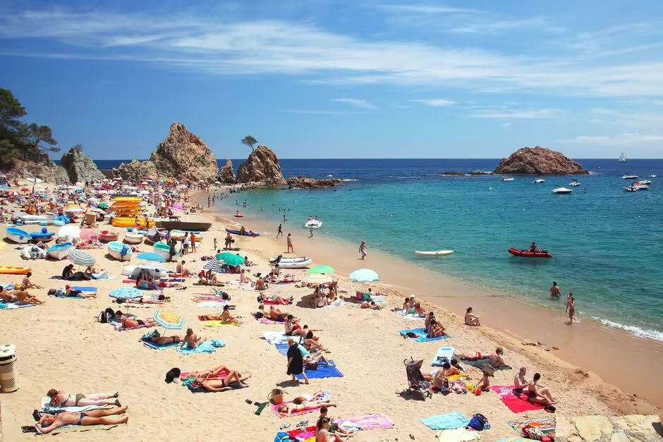 British Tourists in Spain: Essential Vaping Regulations to Avoid Hefty Fines