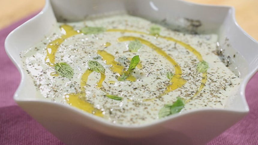 Chill Out with Cacık: A Refreshing Yogurt and Cucumber Dish