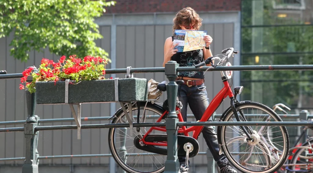 How the Netherlands’ Tourist Spending Surged to €111 Billion Boosting Travel and Transfer Services