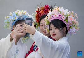 How Xunpu Flowery Headwear Sparked Tourism Growth and Local Industry Development