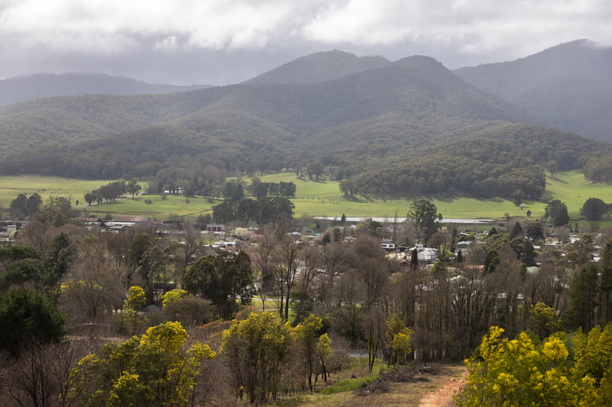 Victorian Alpine Tourism Businesses Receive Government Aid Amid Prolonged Manhunt for Dezi Freeman