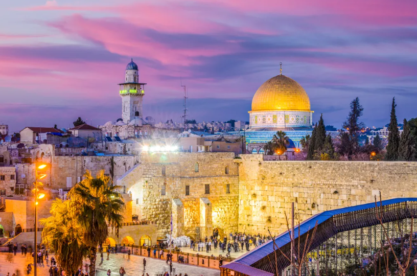 Insider Picks: Authentic Alternatives to Popular Tourist Traps Revealed by Locals Worldwide