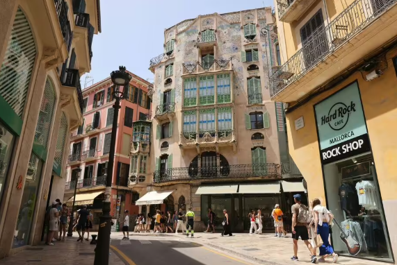How British Holidaymakers Have Supported Majorca’s Tourism While Other Visitors Have Declined