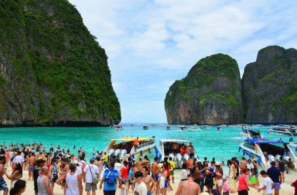 Exploring the World’s Most Crowded Holiday Hotspots: Phuket Leads with Over 100 Tourists per Local