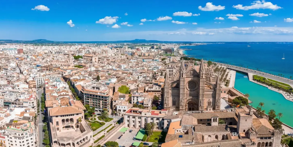 Mallorca’s Tourist Spending Rises in 2025 as Visitor Patterns Shift