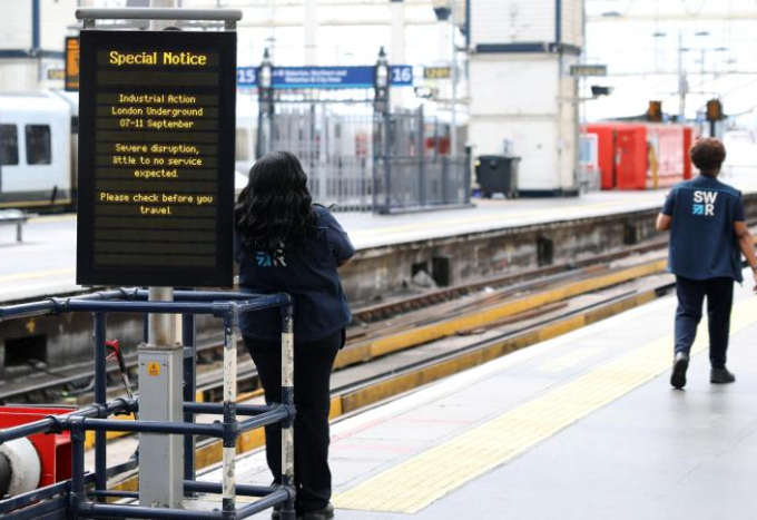 Navigating Travel Disruptions: London Tube Strike Affects Shuttle Access for Mallorca Flights