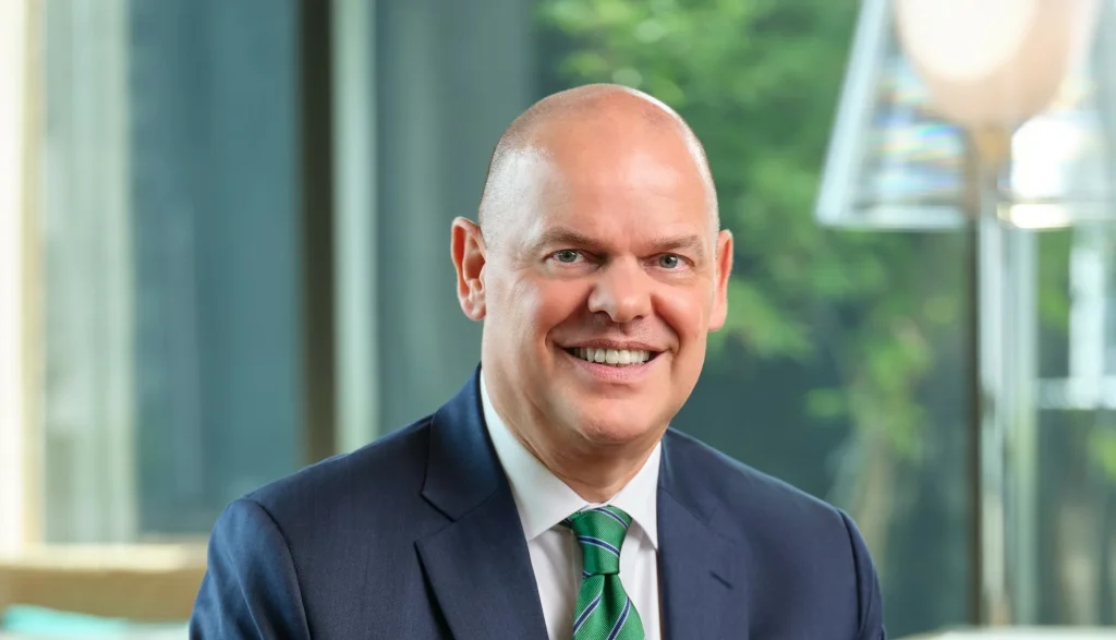 Douglas Glen Takes Helm Again at Carlton City Hotel Singapore as General Manager