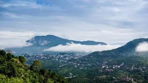 Steady Tourist Arrivals in Darjeeling, Kalimpong, and Dooars Amid Weather Obstacles
