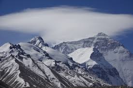 Everest Region Tourism Faces Disruption Due to Unexpected Heavy Snowfall in Nepal and Tibet